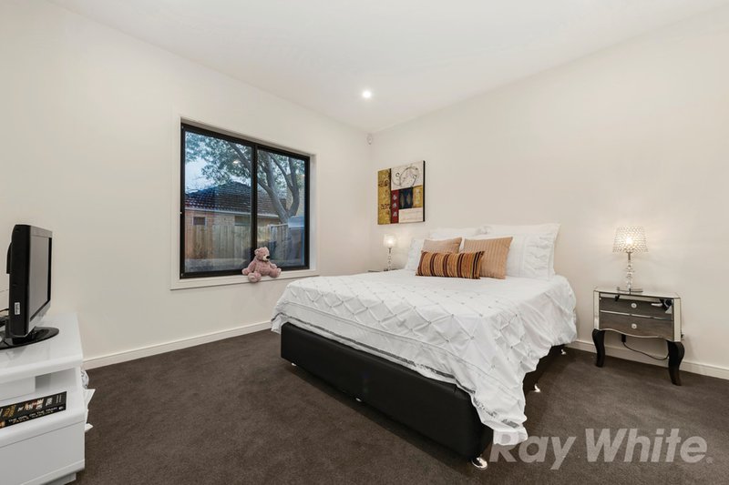 Photo - 1/10 Martin Place, Glen Waverley VIC 3150 - Image 17