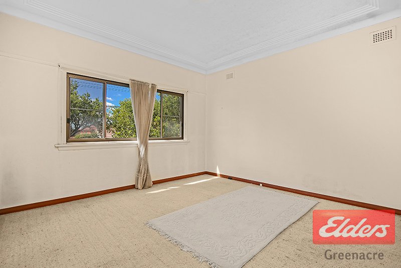 Photo - 110 Noble Avenue, Greenacre NSW 2190 - Image 4