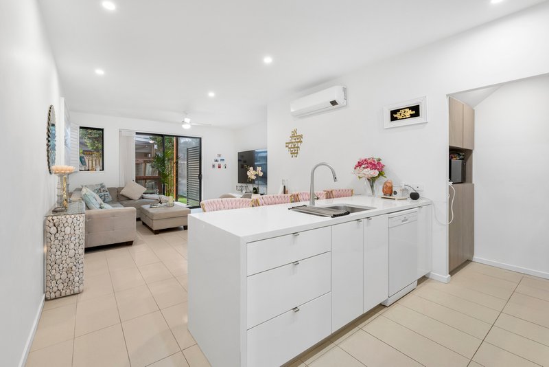 Photo - 110 North Quay Circuit, Hope Island QLD 4212 - Image 4