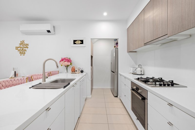 Photo - 110 North Quay Circuit, Hope Island QLD 4212 - Image 5