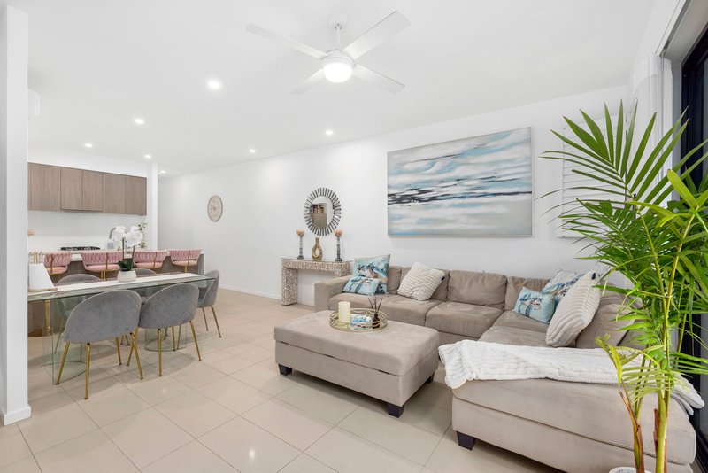 Photo - 110 North Quay Circuit, Hope Island QLD 4212 - Image 6