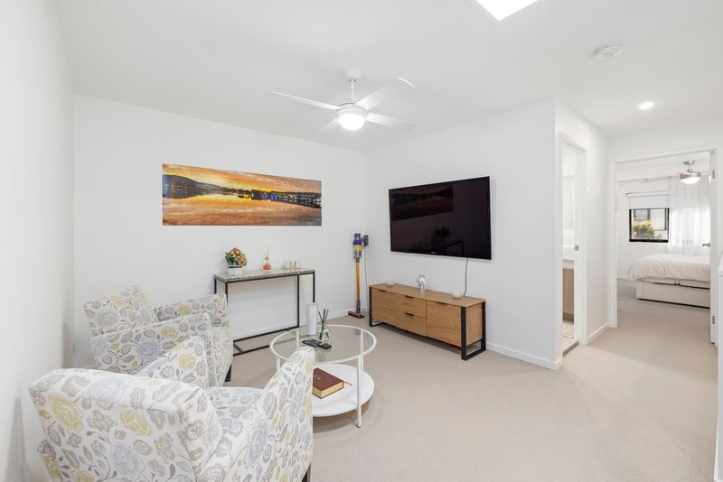Photo - 110 North Quay Circuit, Hope Island QLD 4212 - Image 9