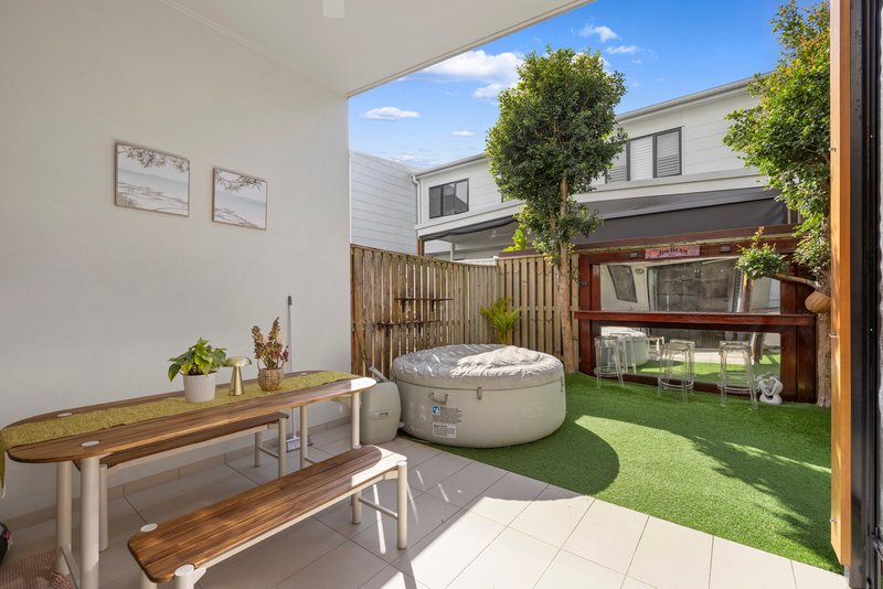 Photo - 110 North Quay Circuit, Hope Island QLD 4212 - Image 14