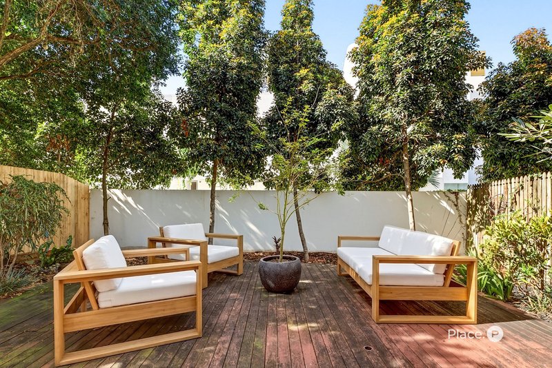 Photo - 1/10 Oxlade Drive, New Farm QLD 4005 - Image 3