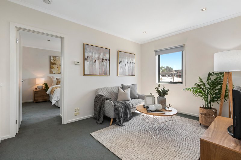 Photo - 1/10 Park Road, Cheltenham VIC 3192 - Image 9