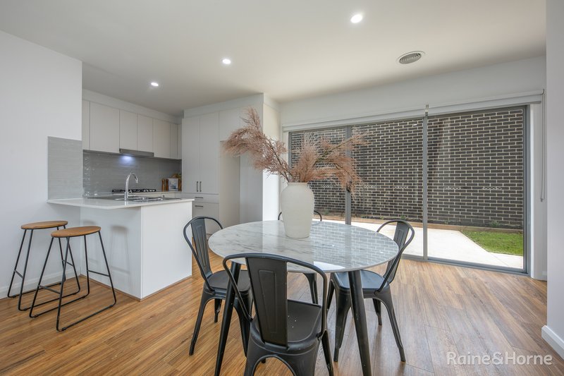 Photo - 1/10 Pasley Street, Sunbury VIC 3429 - Image 5