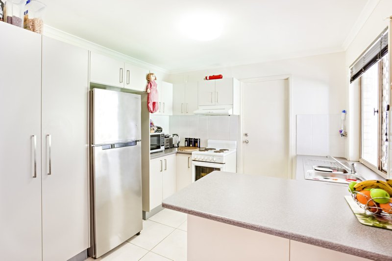 Photo - 110 Pohon Drive, Tanah Merah QLD 4128 - Image 6