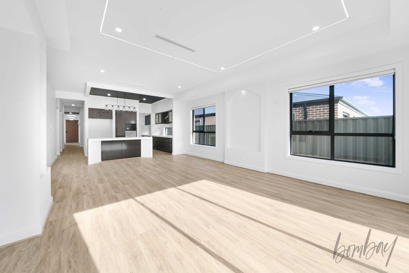Photo - 110 Pulchella Crescent, Donnybrook VIC 3064 - Image 2