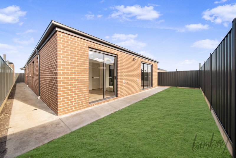 Photo - 110 Pulchella Crescent, Donnybrook VIC 3064 - Image 6