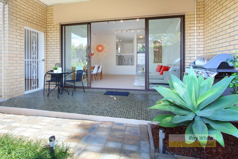 Photo - 1/10 Riverton Street, Clayfield QLD 4011 - Image 2