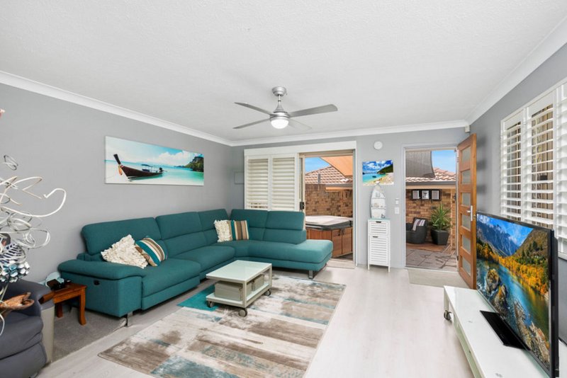 Photo - 1/10 Snowgum Court, Burleigh Waters QLD 4220 - Image 2