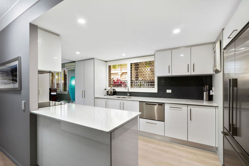 Photo - 1/10 Snowgum Court, Burleigh Waters QLD 4220 - Image 5