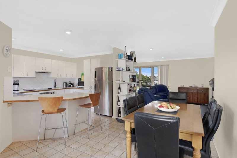 Photo - 1/10 Sotherby Avenue, Terrigal NSW 2260 - Image 4