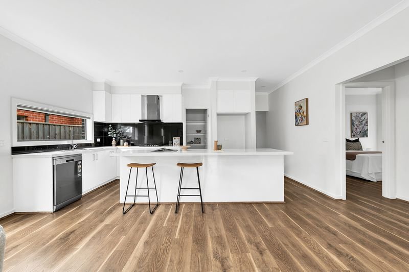 Photo - 110 Stonehill Drive, Maddingley VIC 3340 - Image 5