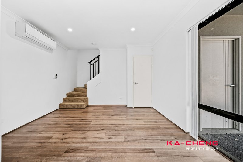 Photo - 1/10 Tate Street, St James WA 6102 - Image 12