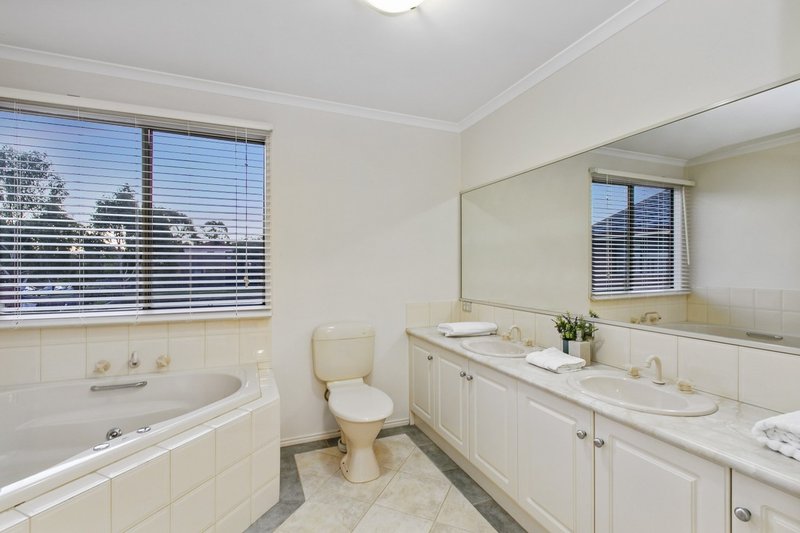 Photo - 110 Telford Drive, Berwick VIC 3806 - Image 11