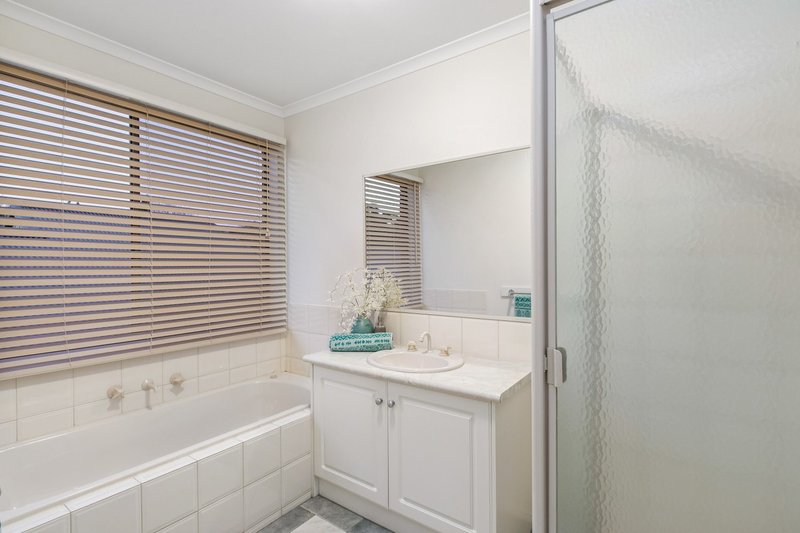 Photo - 110 Telford Drive, Berwick VIC 3806 - Image 12