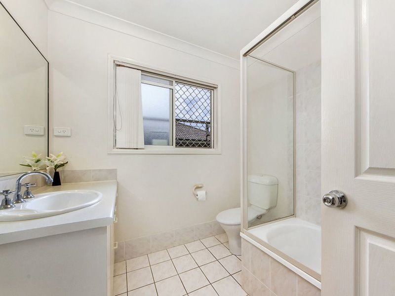 Photo - 1/10 Thornleigh Cr , Varsity Lakes QLD 4227 - Image 8