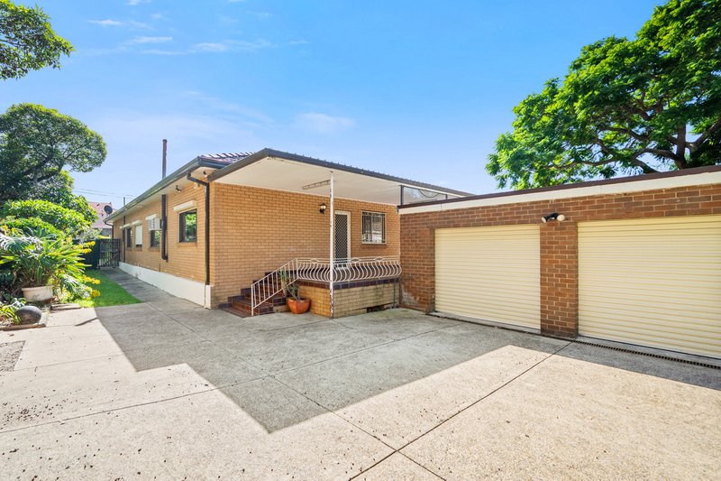Photo - 110 Wellbank Street, Concord NSW 2137 - Image 4