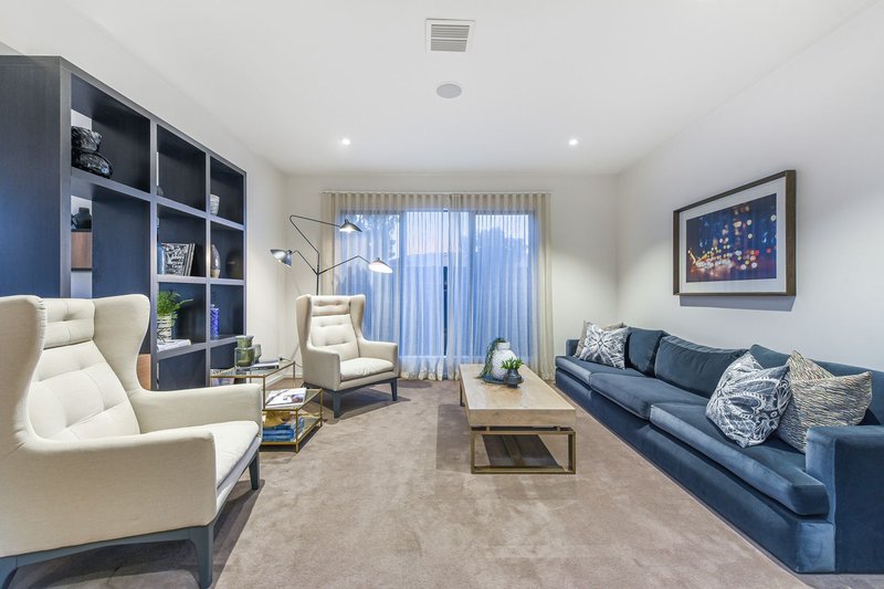 Photo - 110 Westwood Boulevard, Keysborough VIC 3173 - Image 3