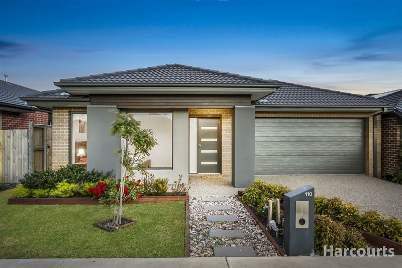 110 Wheelers Park Drive, Cranbourne North VIC 3977