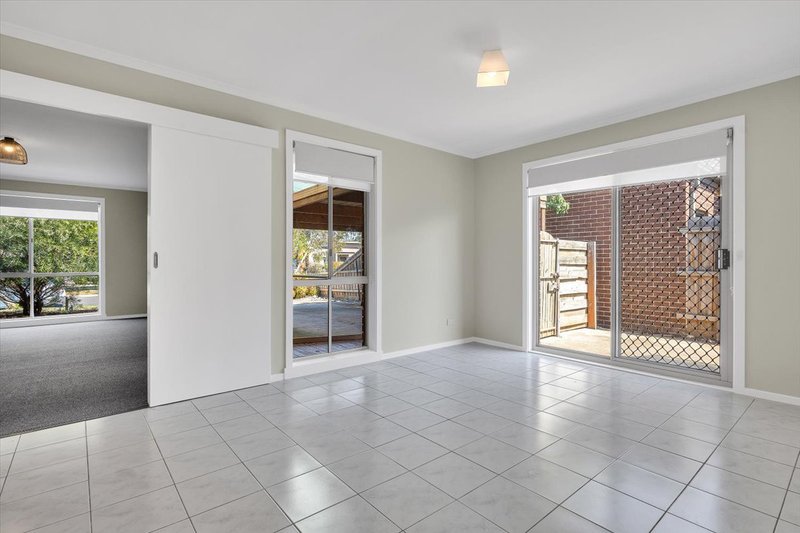 Photo - 1/10 Woorite Place, Wyndham Vale VIC 3024 - Image 3