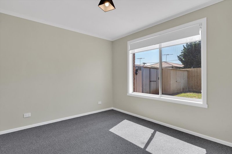 Photo - 1/10 Woorite Place, Wyndham Vale VIC 3024 - Image 6