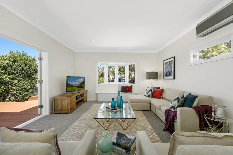 Photo - 110 Wyadra Avenue, North Manly NSW 2100 - Image 5