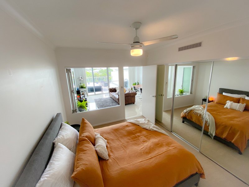 Photo - 110/2 East Quay Drive, Biggera Waters QLD 4216 - Image 2