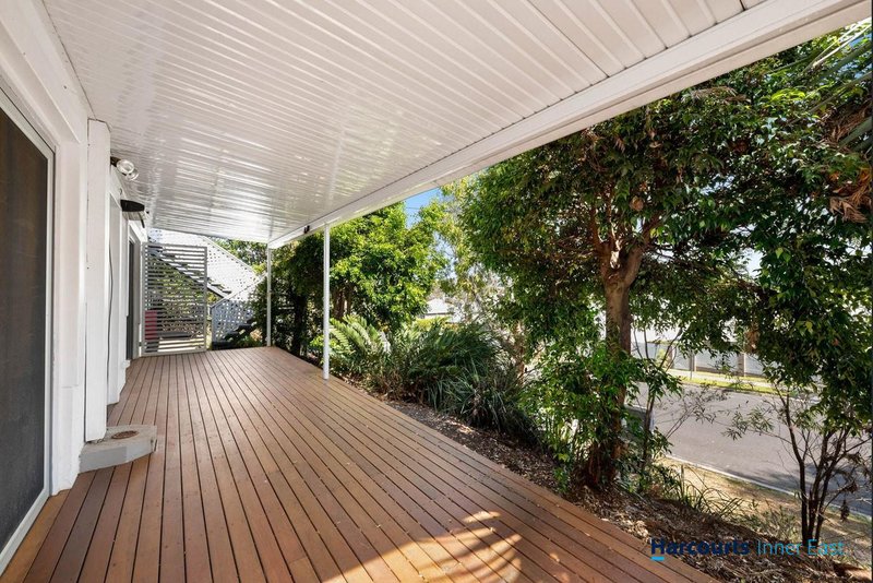 Photo - 1/102 Henderson Street, Bulimba QLD 4171 - Image 3