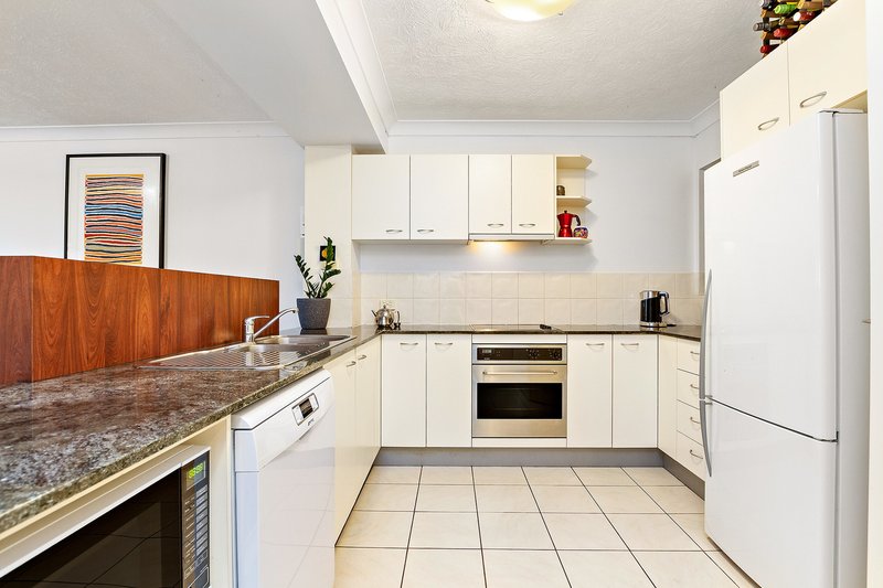 Photo - 1/102 Racecourse Road, Ascot QLD 4007 - Image 2