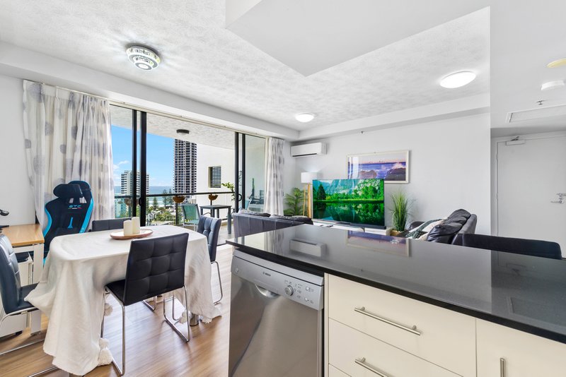 Photo - 1102/2865 Gold Coast Highway, Surfers Paradise QLD 4217 - Image 9