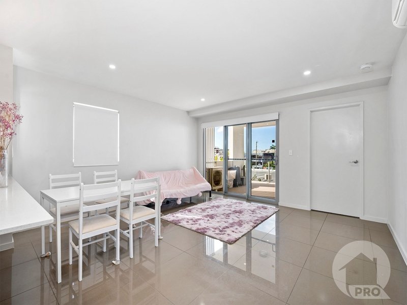 Photo - 1103/1-5 Cremin Street, Upper Mount Gravatt QLD 4122 - Image 2