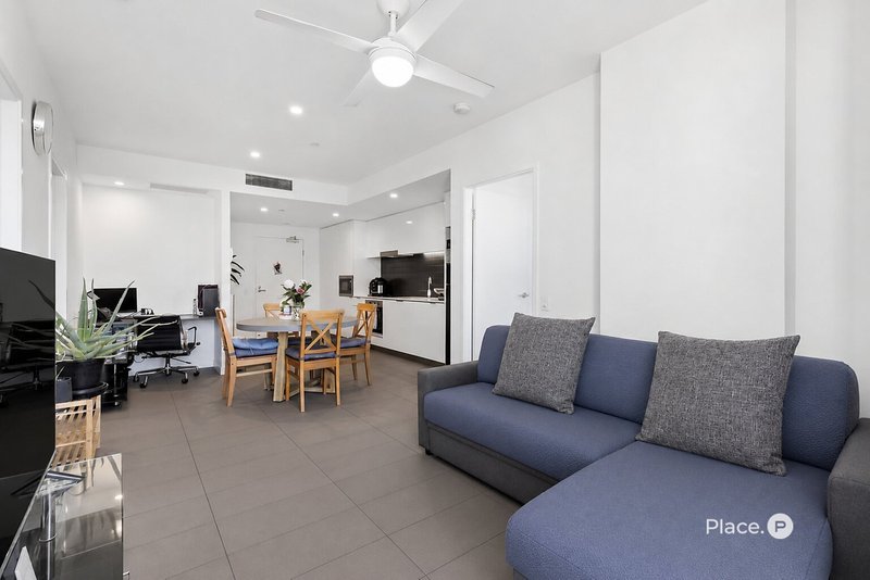 Photo - 1103/10 Trinity Street, Fortitude Valley QLD 4006 - Image 3