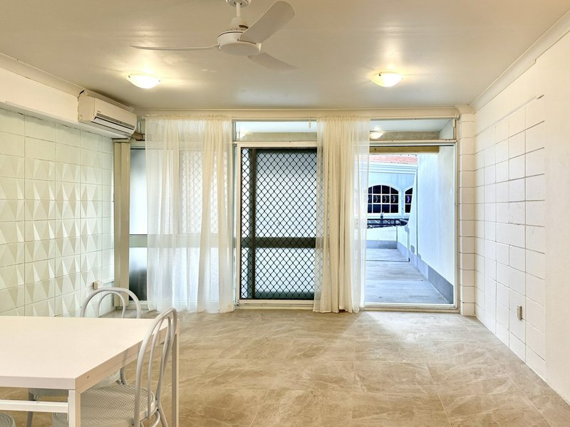 Photo - 110/3155 Surfers Paradise Blvd , Surfers Paradise QLD 4217 - Image 4