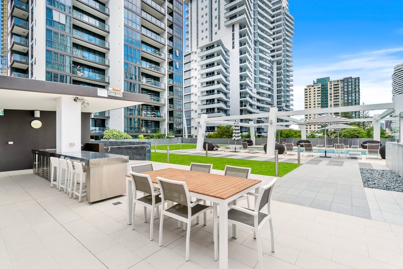 Photo - 1103/2663 Gold Coast Highway, Broadbeach QLD 4218 - Image 12