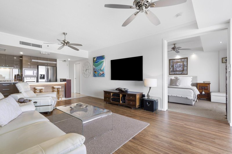 Photo - 1103/300 Marine Parade, Labrador QLD 4215 - Image 4