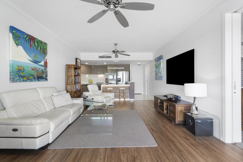 Photo - 1103/300 Marine Parade, Labrador QLD 4215 - Image 16
