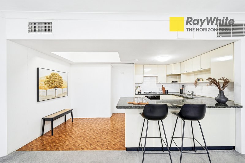 Photo - 1103/39 Mclaren Street, North Sydney NSW 2060 - Image 6