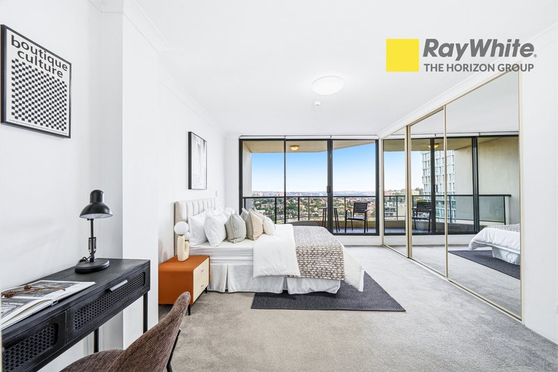 Photo - 1103/39 Mclaren Street, North Sydney NSW 2060 - Image 11