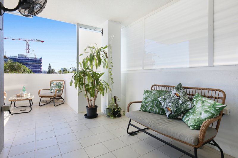 Photo - 1104/10 Fifth Avenue, Palm Beach QLD 4221 - Image 9