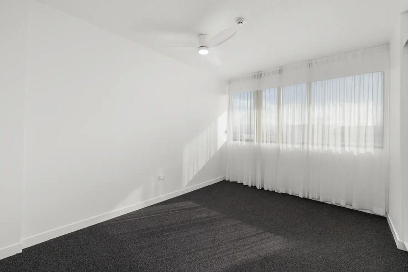 Photo - 1104/41 Labrador Street, Labrador QLD 4215 - Image 6