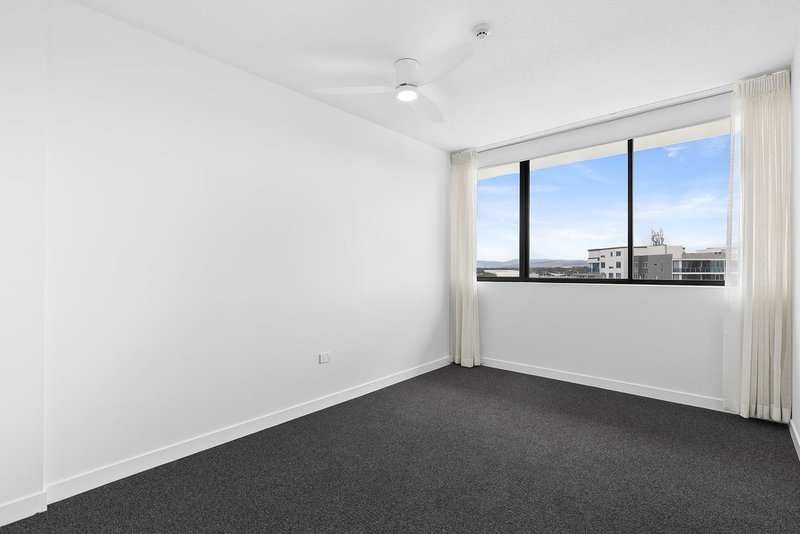 Photo - 1104/41 Labrador Street, Labrador QLD 4215 - Image 7