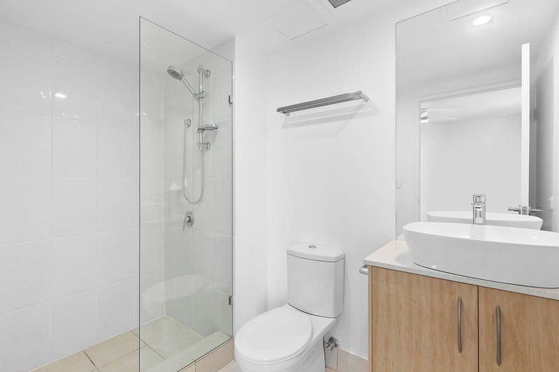 Photo - 1104/41 Labrador Street, Labrador QLD 4215 - Image 8