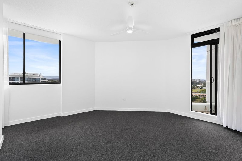 Photo - 1104/41 Labrador Street, Labrador QLD 4215 - Image 9