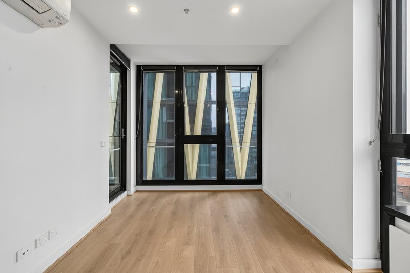 Photo - 1104/63 Haig Street, Southbank VIC 3006 - Image 5