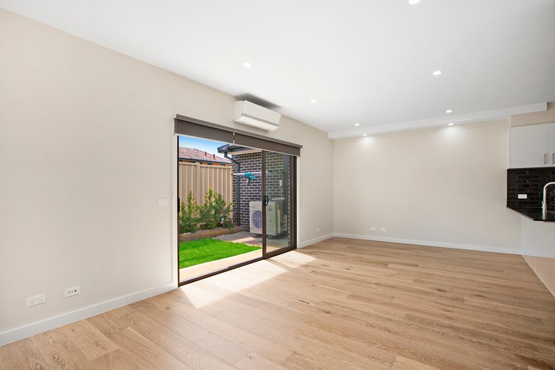 Photo - 1/104A Royal Parade, Reservoir VIC 3073 - Image 3