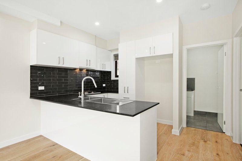 Photo - 1/104A Royal Parade, Reservoir VIC 3073 - Image 4