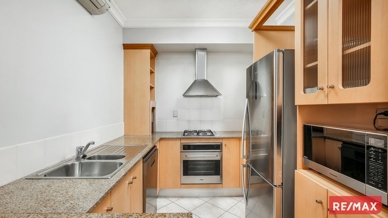 Photo - 1105/2-10 Greenslopes Street, Cairns North QLD 4870 - Image 6