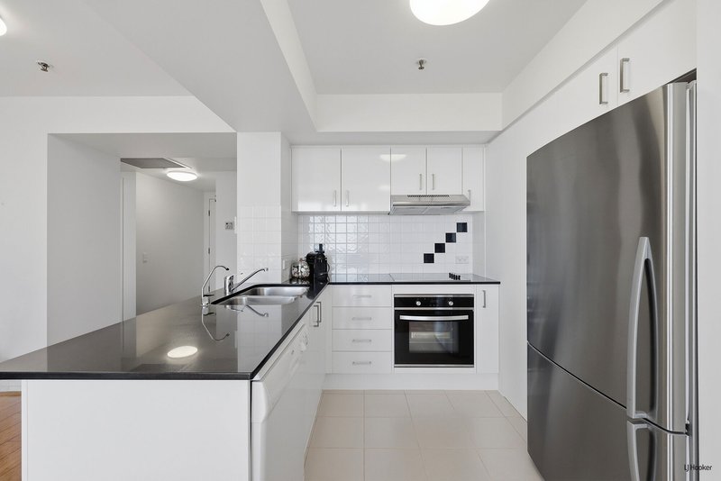 Photo - 1105/2865 Gold Coast Highway, Surfers Paradise QLD 4217 - Image 5